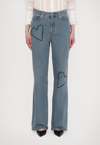 Джинсы бойфренда Джинсы бойфренда