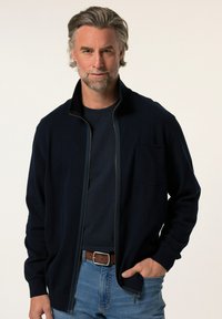 Вязаная кофта Вязаная кофта