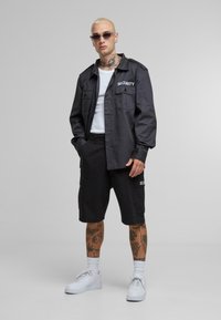 Шорты Шорты