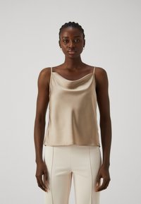 Топ на бретельках Топ на бретельках