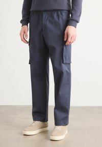 Брюки с накладными карманами Брюки с накладными карманами