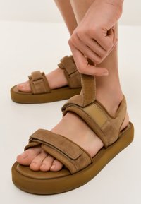 Походные сандалии Походные сандалии