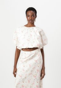 Блузка Блузка