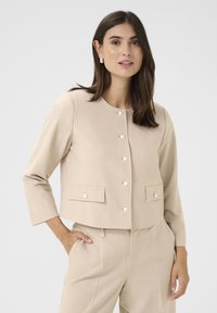 Блейзер с накладными карманами Блейзер с накладными карманами