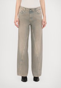 Брюки Брюки