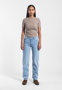 Прямые джинсы Прямые джинсы