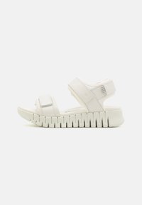 Сандалии Сандалии