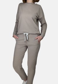 Спортивные штаны Спортивные штаны