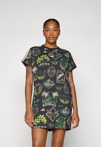 Спортивное платье Спортивное платье