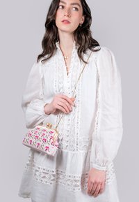 Клатч Клатч