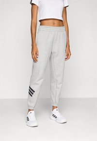 Спортивный костюм Спортивный костюм