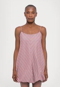 Короткое платье Короткое платье