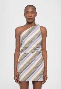 Короткое платье Короткое платье