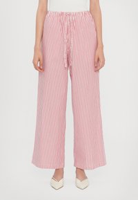 Широкие брюки Широкие брюки