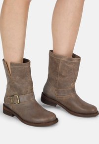 Ковбойские сапоги Ковбойские сапоги