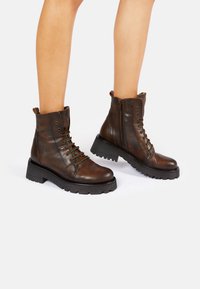 Ботинки на шнуровке Ботинки на шнуровке