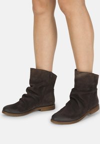 Широкие сапоги Широкие сапоги