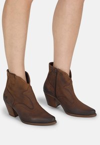 Широкие сапоги Широкие сапоги