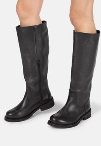 Широкие сапоги Широкие сапоги