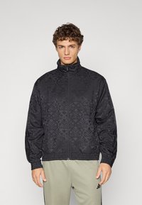 Спортивная куртка Спортивная куртка