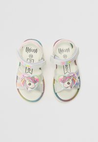 Сандалии Сандалии