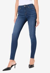 Узкие брюки Узкие брюки