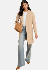 Шерстяное пальто Шерстяное пальто