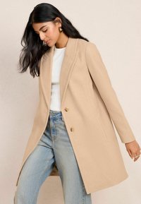 Короткое пальто Короткое пальто