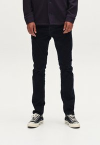 Прямые джинсы Прямые джинсы