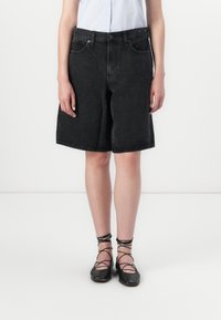 Джинсовые шорты Джинсовые шорты