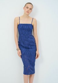 Платье футляр Платье футляр