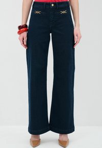 Клешеные джинсы Клешеные джинсы