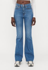 Клешеные джинсы Клешеные джинсы