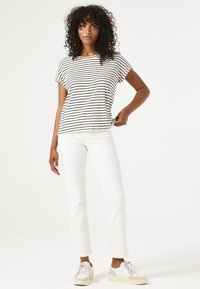 Прямые джинсы Прямые джинсы