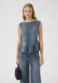 Джинсовая жилетка Джинсовая жилетка