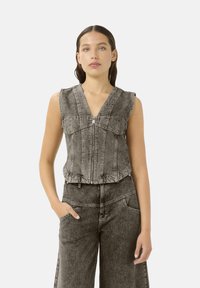 Жилет Жилет