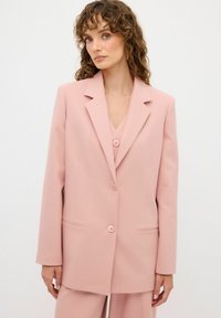 Короткое пальто Короткое пальто