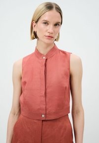 Блузка без рукавов Блузка без рукавов