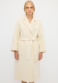 Шерстяное пальто Шерстяное пальто