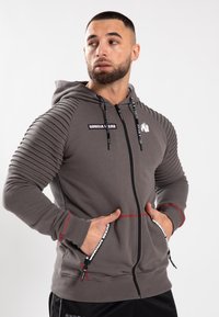 Спортивная кофта Спортивная кофта