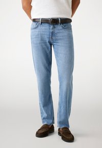 Прямые джинсы Прямые джинсы