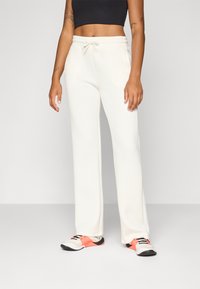 Спортивный костюм Спортивный костюм