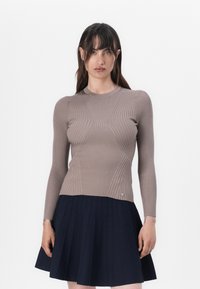 Пуловер Пуловер