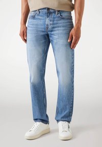 Прямые джинсы Прямые джинсы