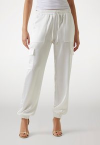 Брюки с накладными карманами Брюки с накладными карманами