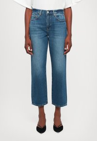 Джинсы бойфренда Джинсы бойфренда