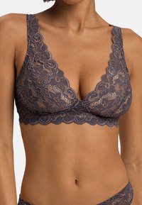 Бюстгальтер Бюстгальтер