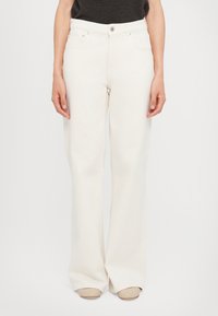 Джинсы бойфренда Джинсы бойфренда