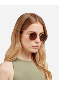 Солнечные очки Солнечные очки