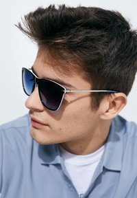 Солнечные очки Солнечные очки